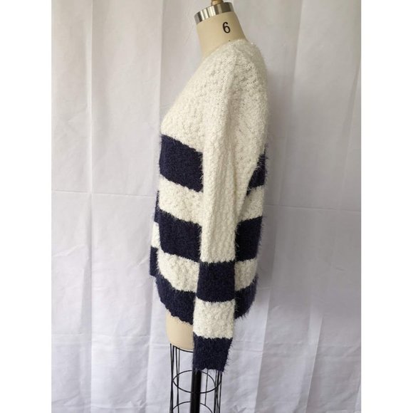 Women's Knox Rose V Neck Eyelash Sweater Size Medium White Blue Stripe Boho NEW - Picture 2 of 4